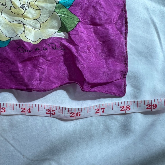Stunning Oscar de La Renta Vintage Silk Scarf - Picture 3 of 10